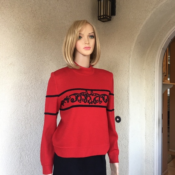 St. John collection cherry/black sweater size S - Picture 12 of 12